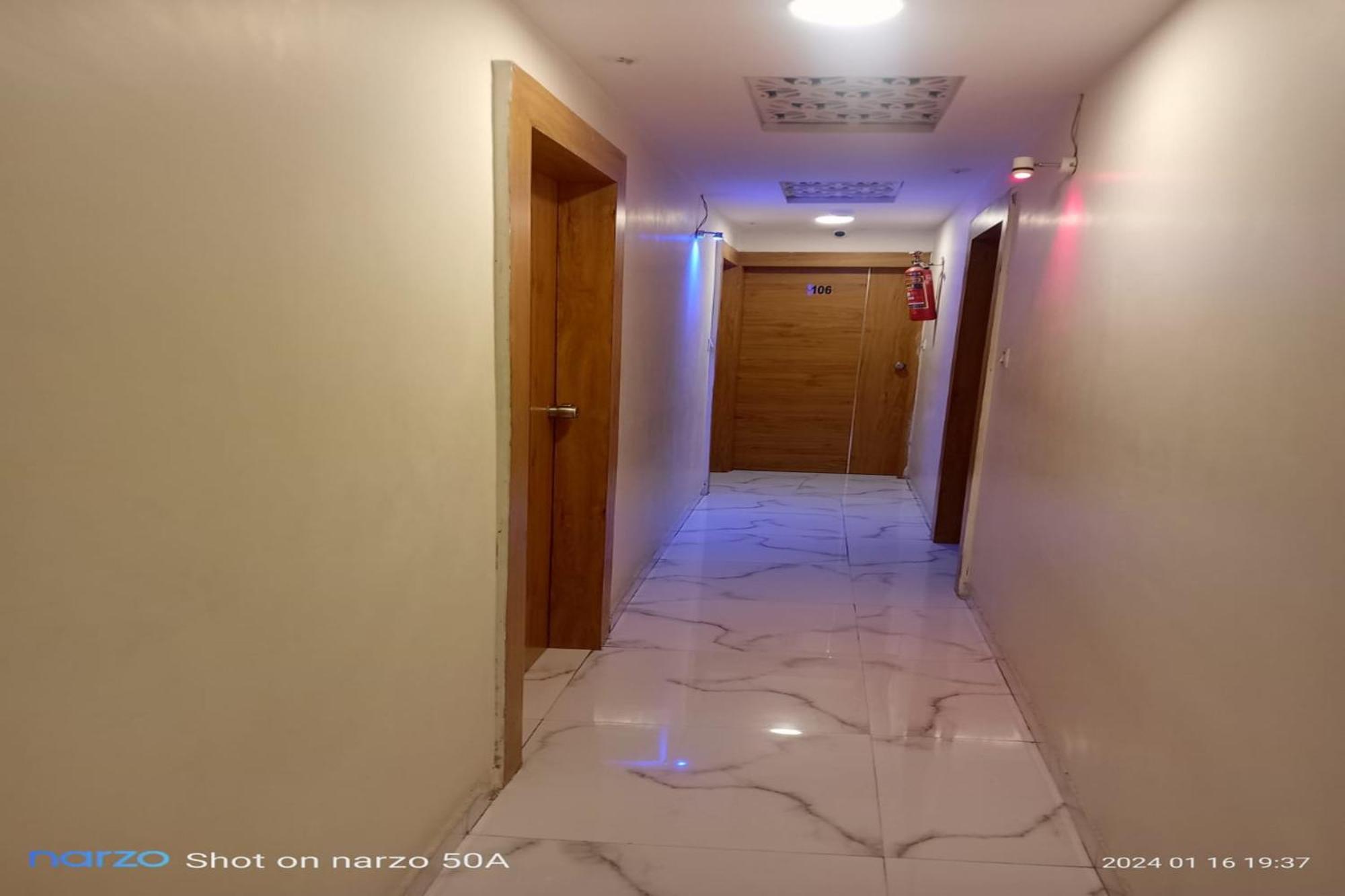 Hotel New Lake View Ahmedabad Exteriör bild
