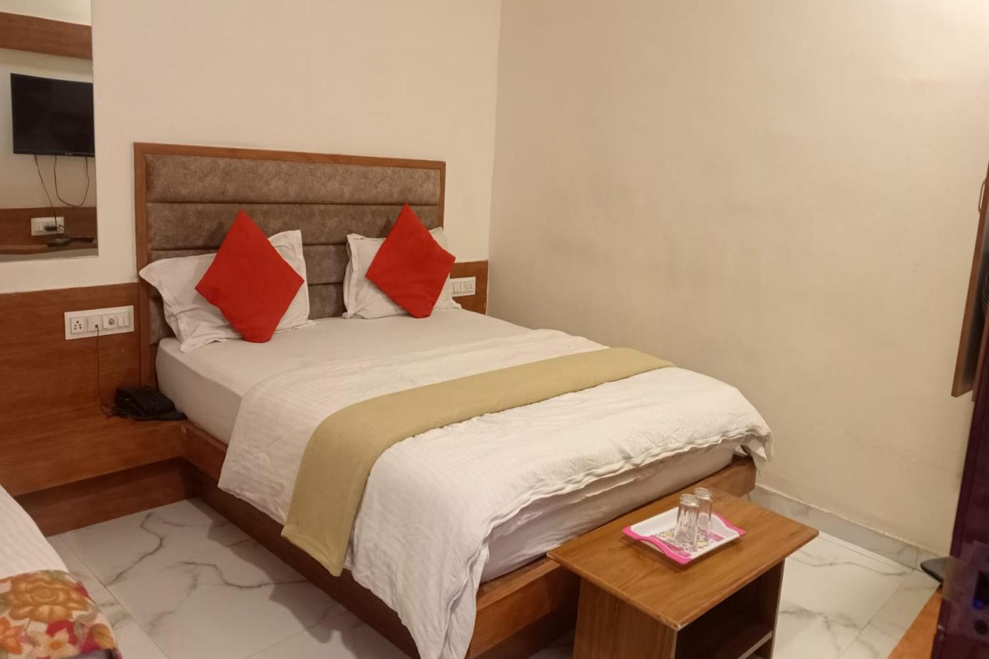 Hotel New Lake View Ahmedabad Exteriör bild