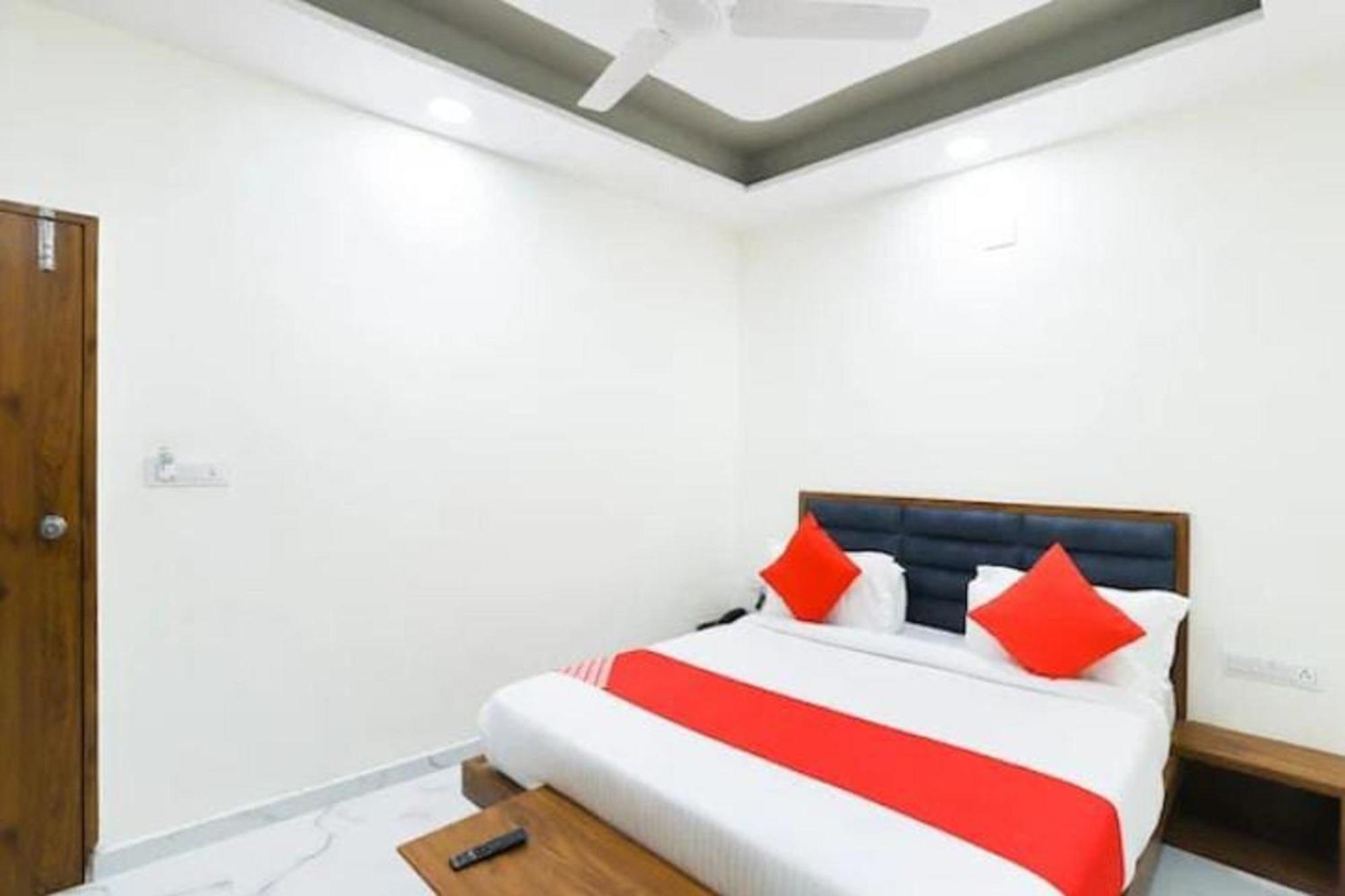 Hotel New Lake View Ahmedabad Exteriör bild