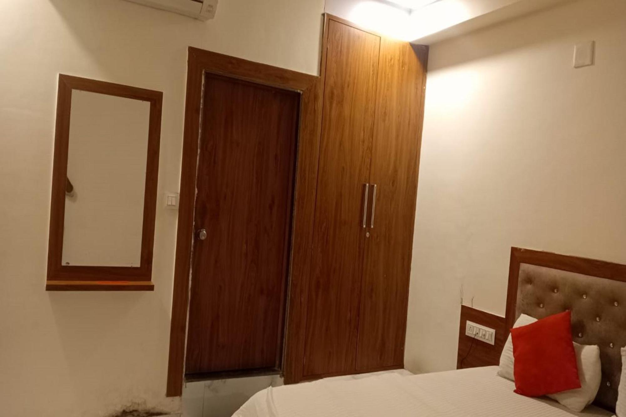 Hotel New Lake View Ahmedabad Exteriör bild