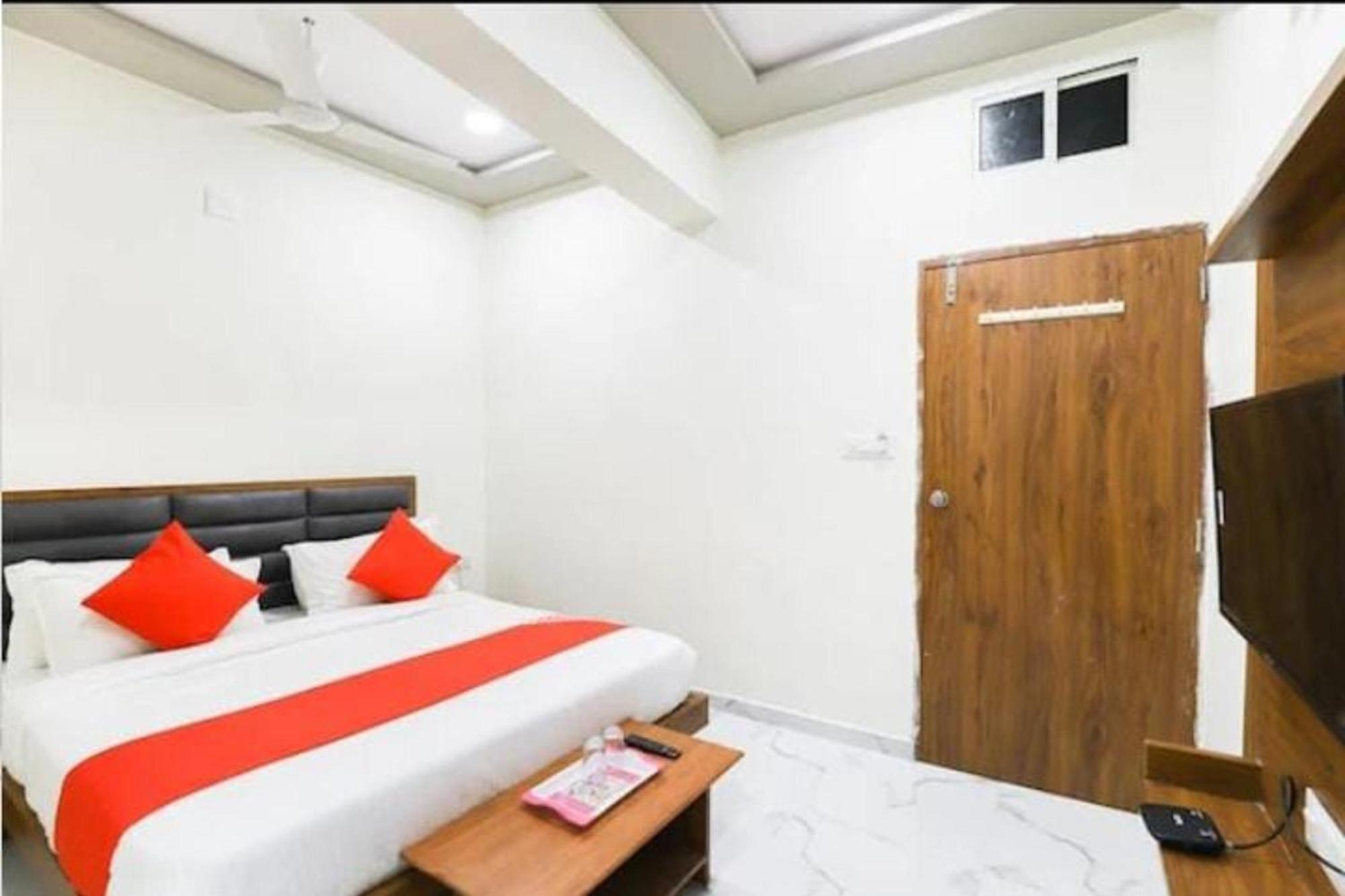 Hotel New Lake View Ahmedabad Exteriör bild